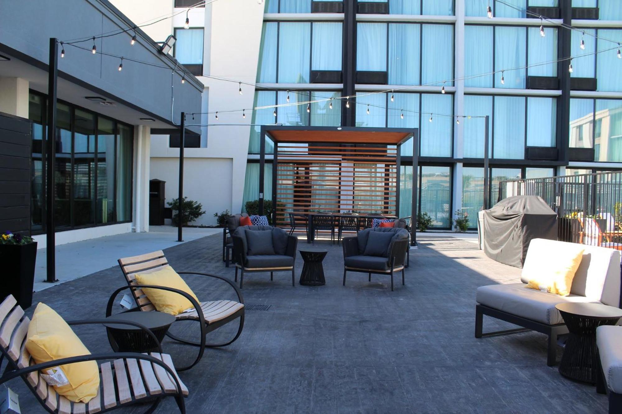 Staybridge Suites Dallas Market Ctr Love Field, An Ihg Hotel Eksteriør billede